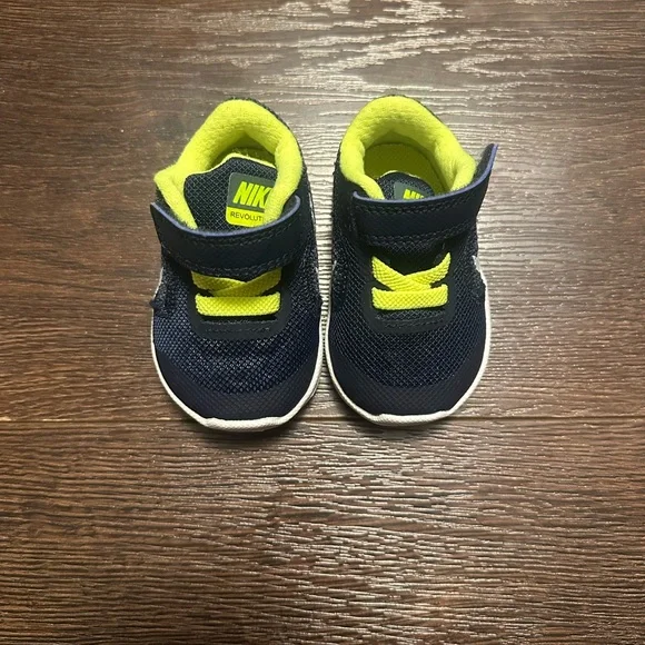 Infant Nike Shoes - Picture 1 of 4